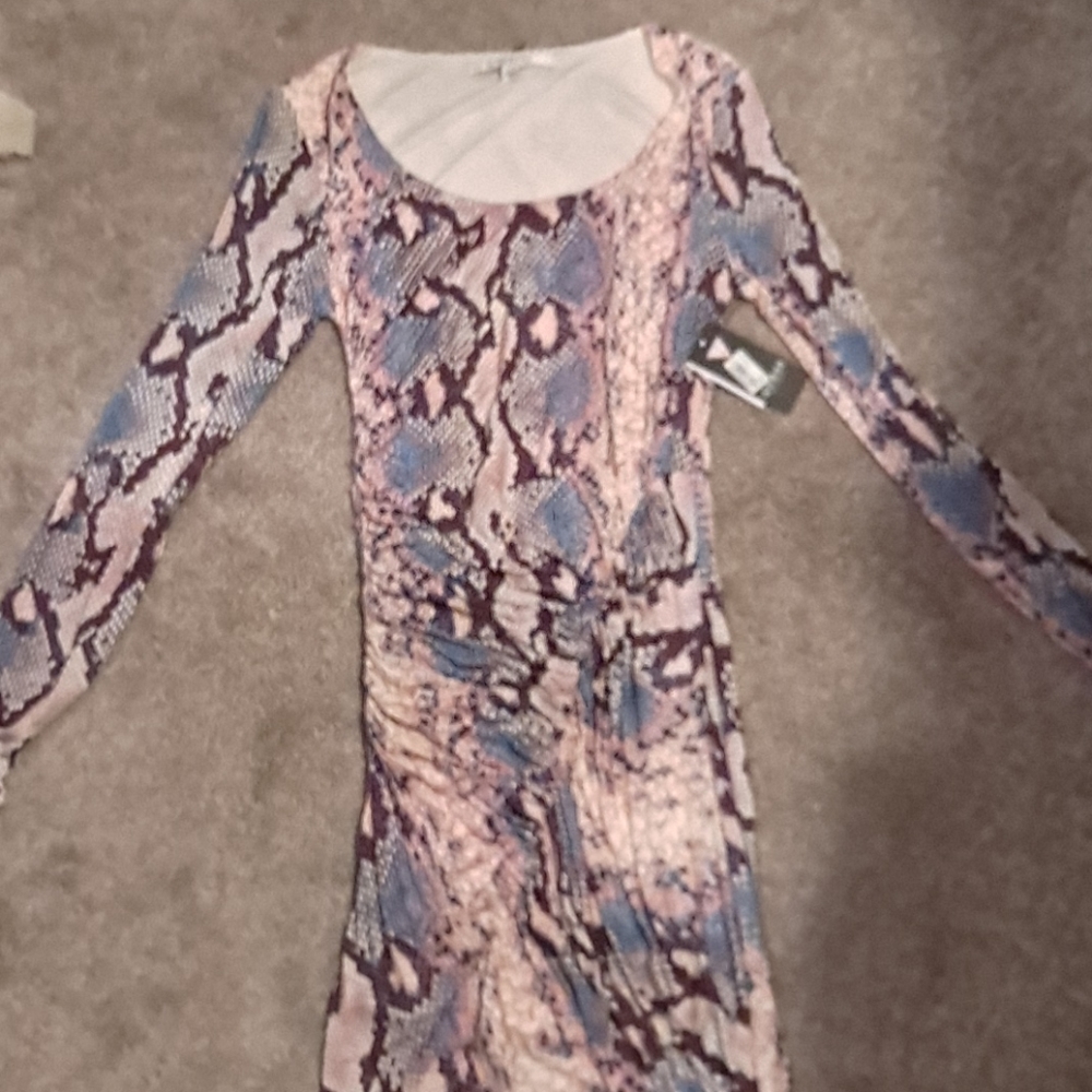 Form fitting Guess dress